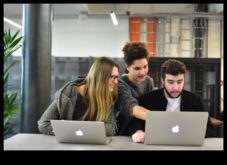 Καθηλωτικές αλληλεπιδράσεις Σχεδιασμός για ένα μέλλον με επίκεντρο τον χρήστη